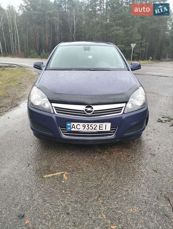 Універсал Opel Astra 2010 в Маневичах