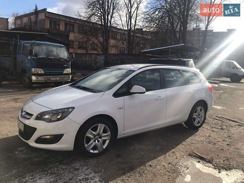 Універсал Opel Astra 2014 в Кривому Розі