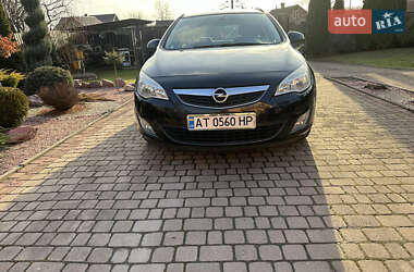 Універсал Opel Astra 2011 в Івано-Франківську