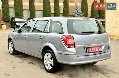 Універсал Opel Astra 2009 в Рівному