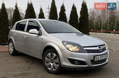 Хэтчбек Opel Astra 2014 в Киеве