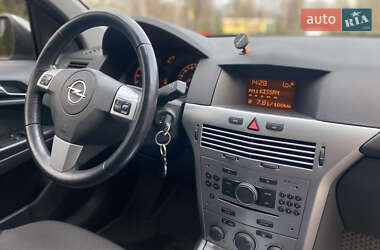 Хэтчбек Opel Astra 2014 в Киеве