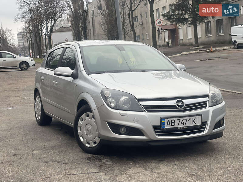 Хэтчбек Opel Astra 2009 в Христиновке