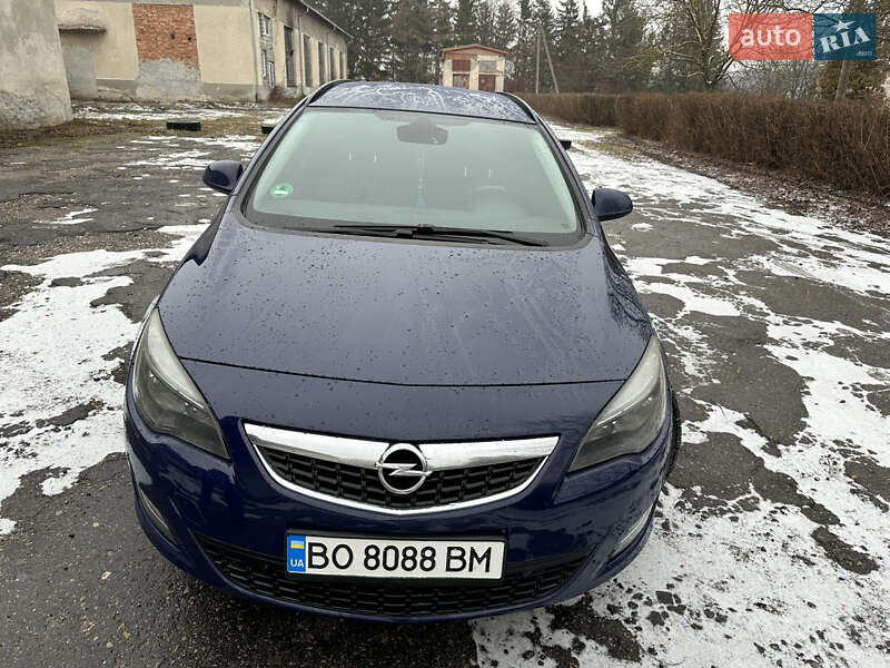 Opel Astra 2011