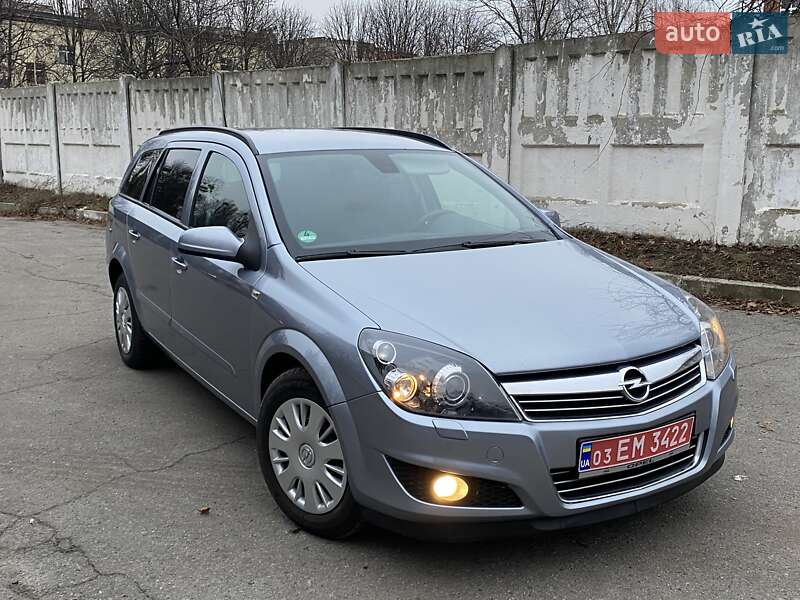 Универсал Opel Astra 2008 в Полтаве