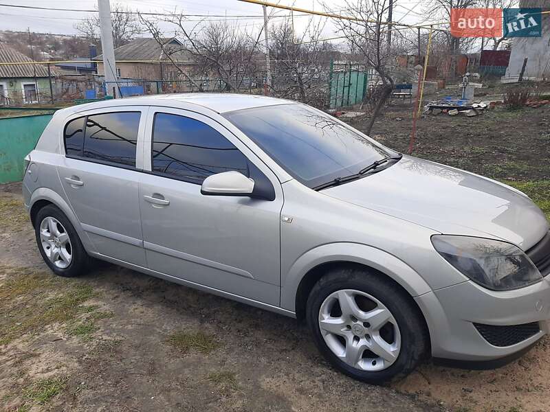 Хэтчбек Opel Astra 2008 в Доманевке