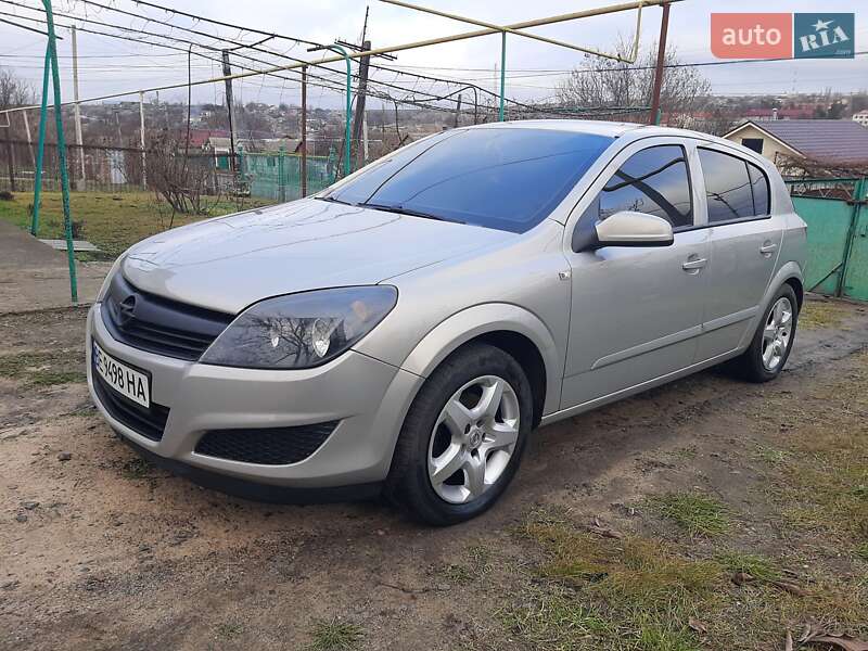 Хэтчбек Opel Astra 2008 в Доманевке