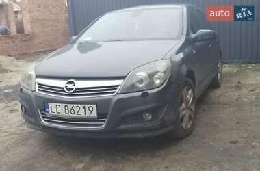 Хетчбек Opel Astra 2008 в Рокитному