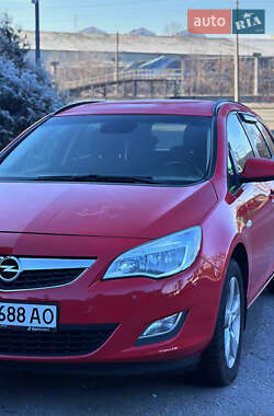 Універсал Opel Astra 2010 в Івано-Франківську