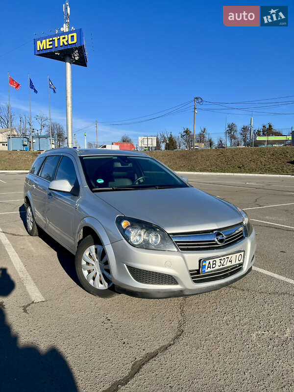 Універсал Opel Astra 2010 в Вінниці