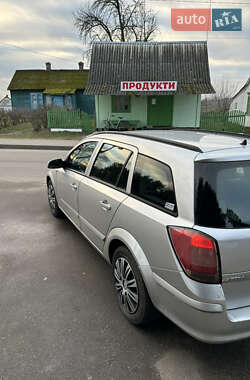 Універсал Opel Astra 2006 в Рівному