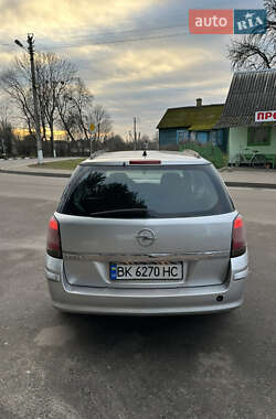 Універсал Opel Astra 2006 в Рівному