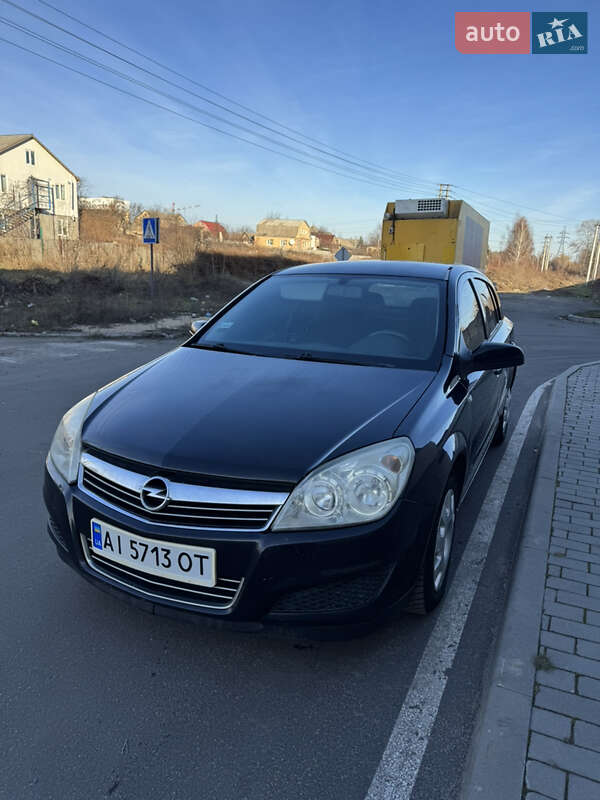 Хэтчбек Opel Astra 2007 в Буче
