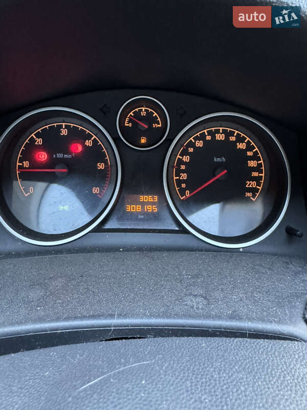 Хэтчбек Opel Astra 2007 в Буче