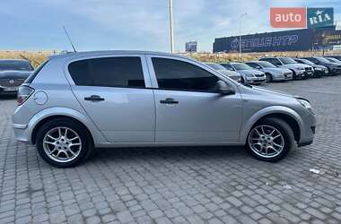 Хетчбек Opel Astra 2011 в Львові