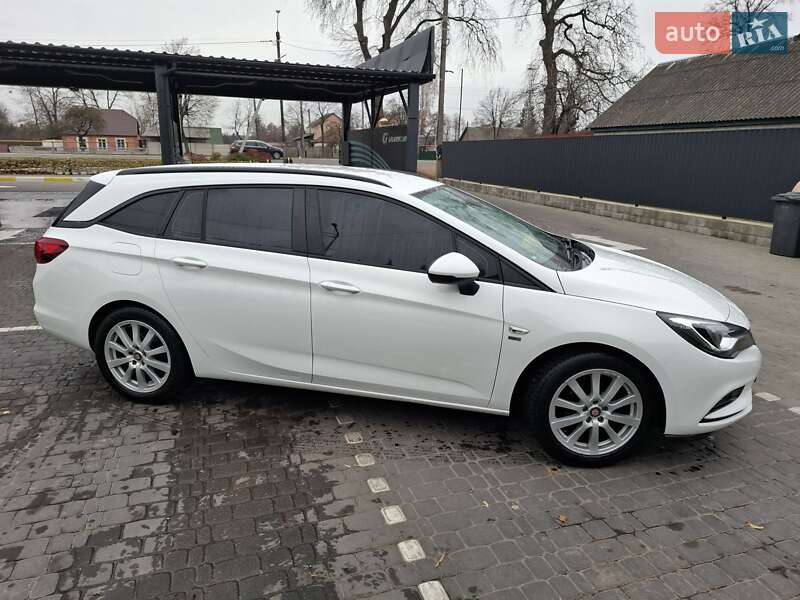Универсал Opel Astra 2019 в Коростене