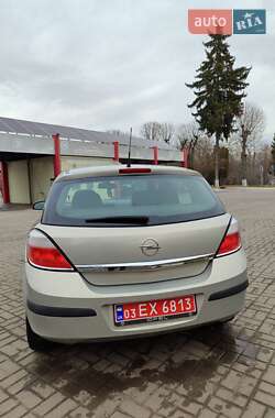 Хэтчбек Opel Astra 2007 в Дубно