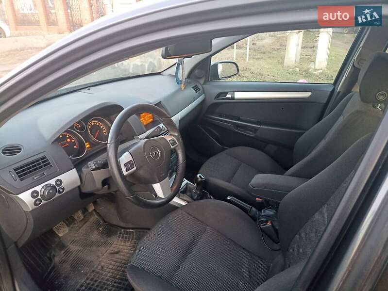 Хэтчбек Opel Astra 2008 в Запорожье