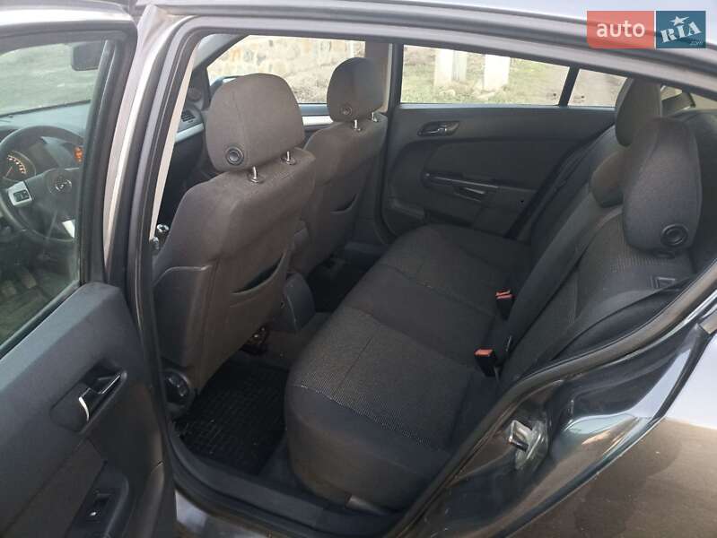 Хэтчбек Opel Astra 2008 в Запорожье