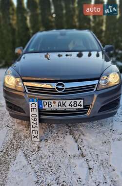 Універсал Opel Astra 2010 в Чернівцях