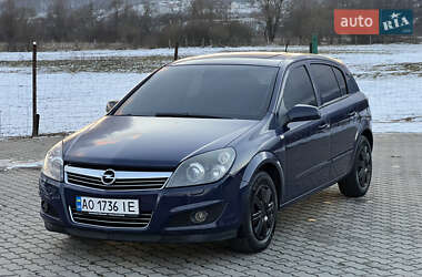 Хэтчбек Opel Astra 2008 в Сваляве