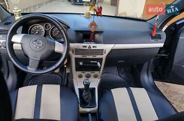 Хэтчбек Opel Astra 2008 в 