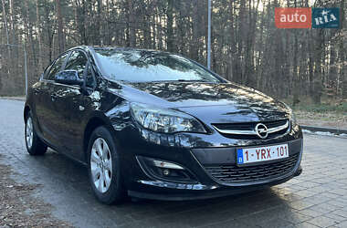 Седан Opel Astra 2014 в Львові