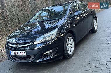 Седан Opel Astra 2014 в Львові