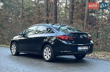 Седан Opel Astra 2014 в Львові