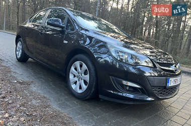 Седан Opel Astra 2014 в Львові