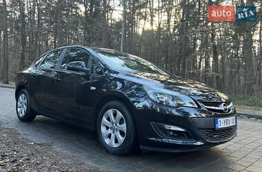 Седан Opel Astra 2014 в Львові