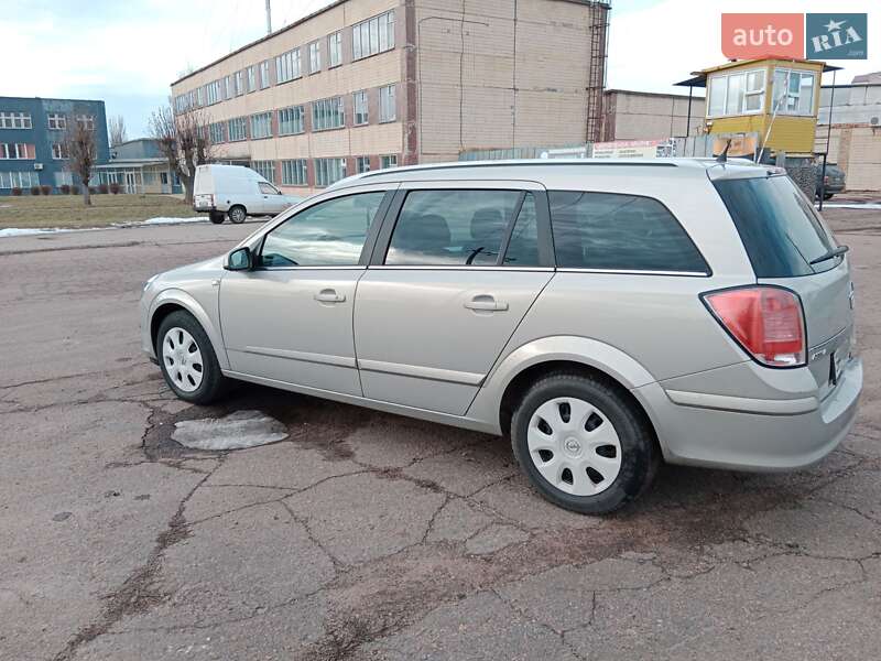 Универсал Opel Astra 2005 в Александрие
