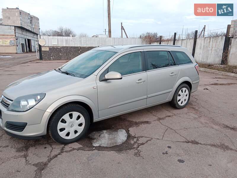 Универсал Opel Astra 2005 в Александрие