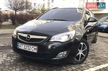 Універсал Opel Astra 2012 в Івано-Франківську