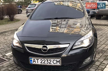 Універсал Opel Astra 2012 в Івано-Франківську