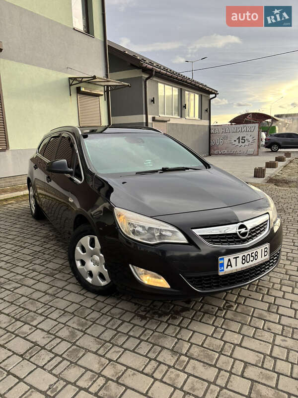 Opel Astra 2011
