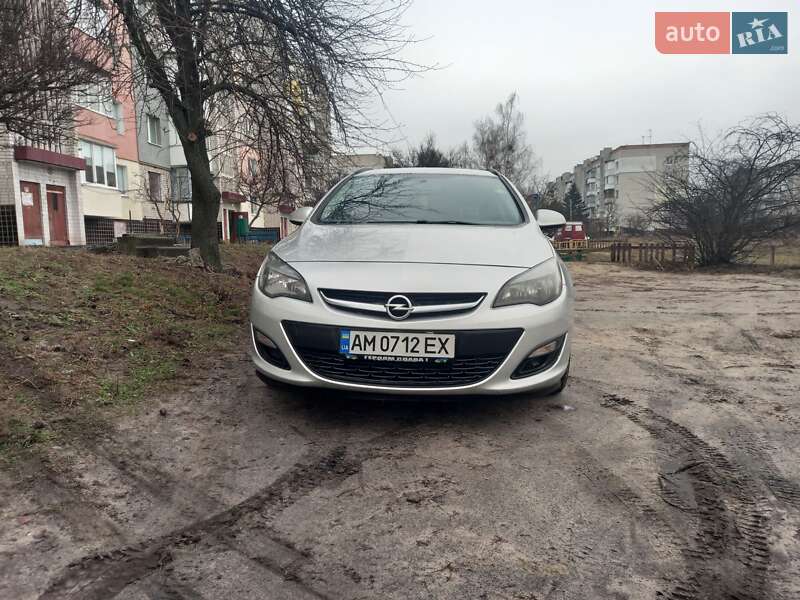 Универсал Opel Astra 2012 в Житомире