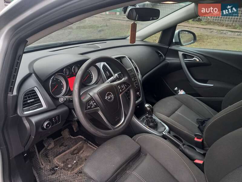 Универсал Opel Astra 2012 в Житомире