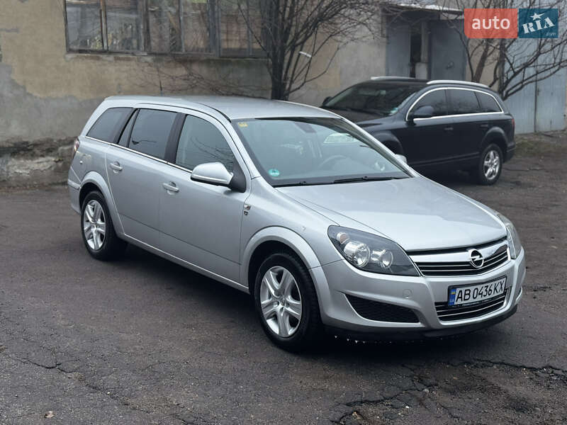 Универсал Opel Astra 2010 в Виннице