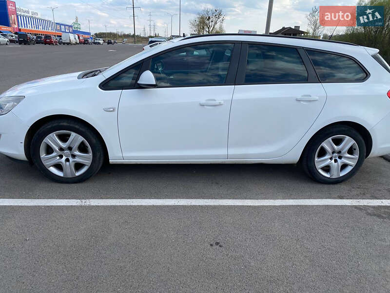 Универсал Opel Astra 2011 в Луцке