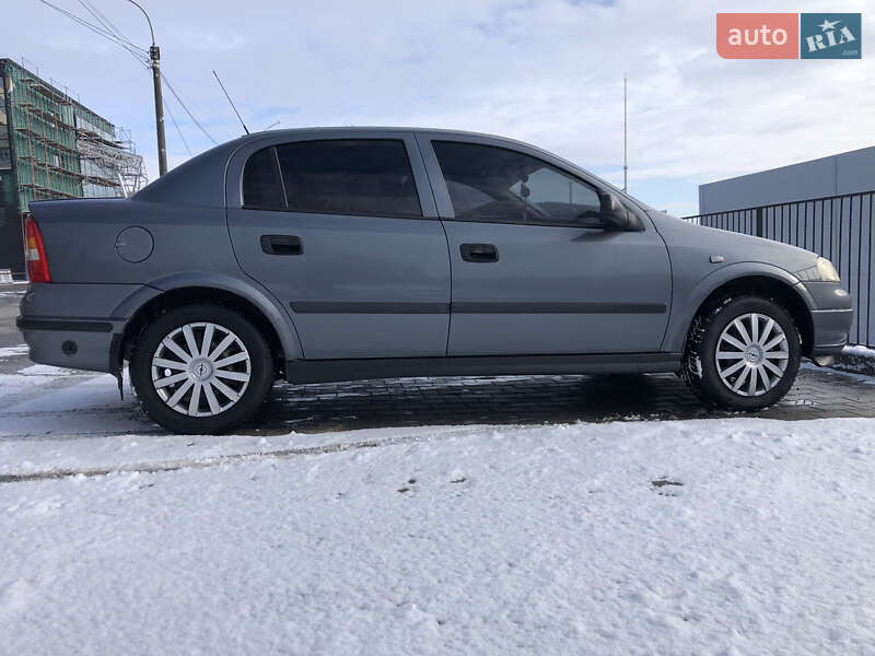 Седан Opel Astra 2008 в Тернополе
