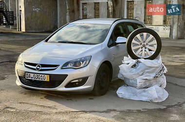 Універсал Opel Astra 2014 в Івано-Франківську