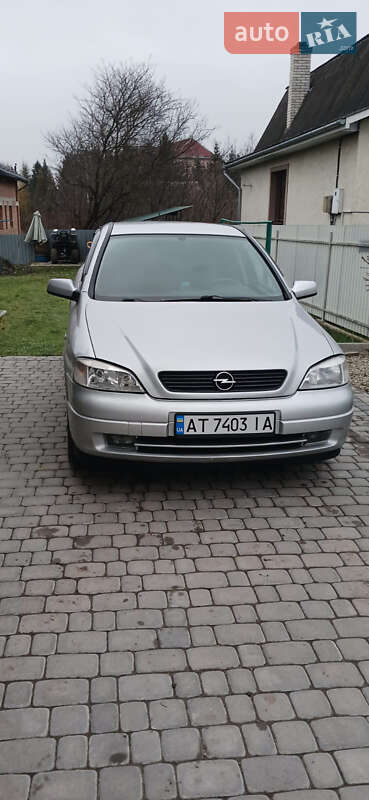 Хэтчбек Opel Astra 2000 в 