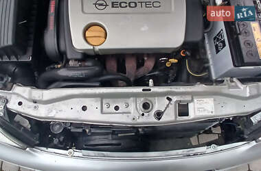 Хэтчбек Opel Astra 2000 в 