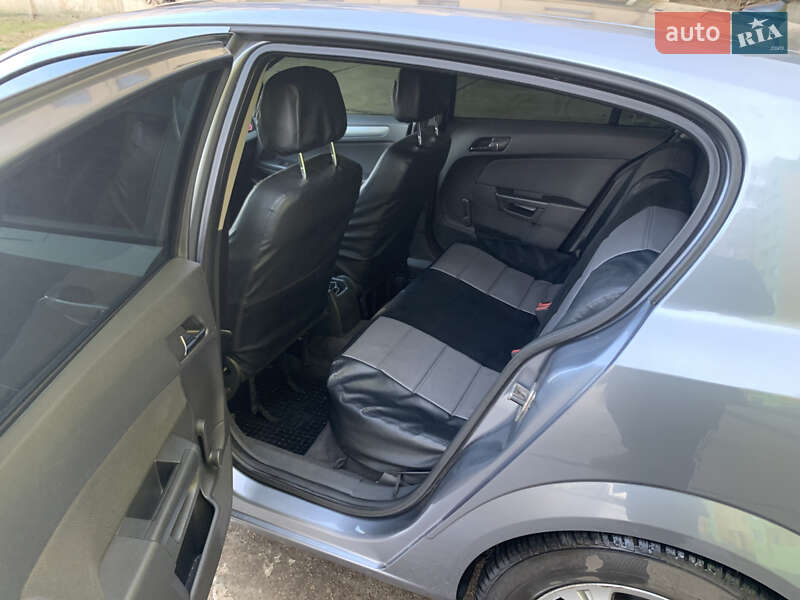 Хэтчбек Opel Astra 2005 в Долинской