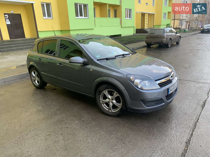 Хэтчбек Opel Astra 2005 в Долинской
