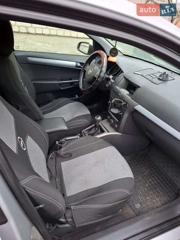 Хэтчбек Opel Astra 2005 в Синельниково