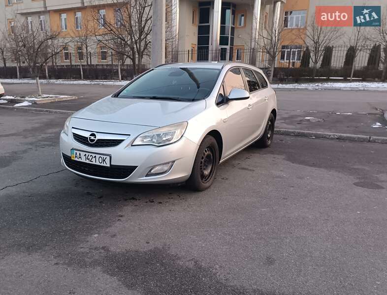 Универсал Opel Astra 2011 в Киеве