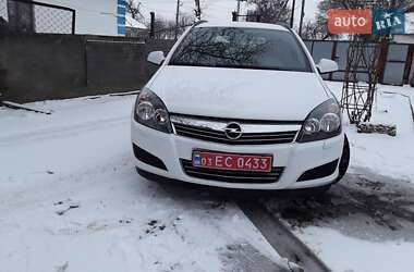 Універсал Opel Astra 2011 в Хоролі