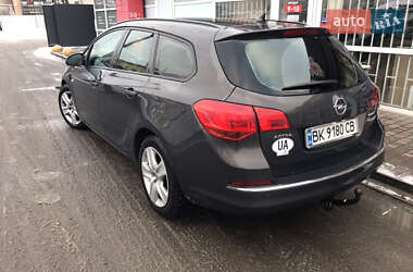 Универсал Opel Astra 2012 в Ровно